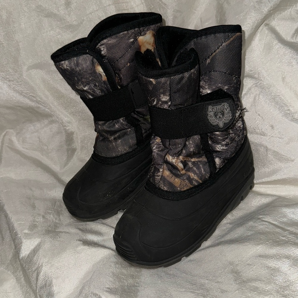 Gently worn Kamik Snowboots